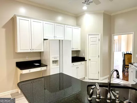 Kitchen - 23 Saddlebrook Dr SE, Rome, GA 30161 photo 5 of 6