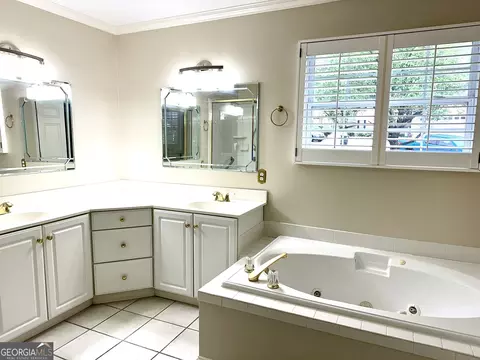 Bath - 23 Saddlebrook Dr SE, Rome, GA 30161 photo 7 of 7