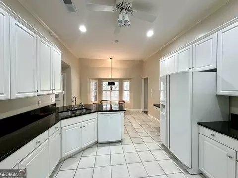 Kitchen - 23 Saddlebrook Dr SE, Rome, GA 30161 photo 6 of 6