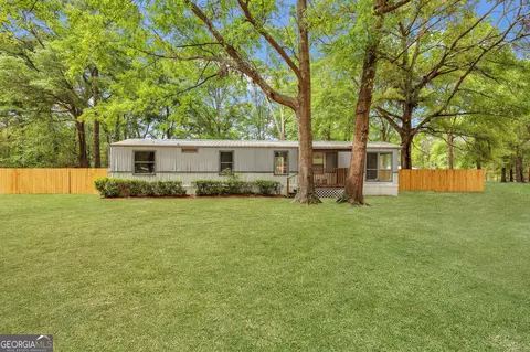 703 Riverside Dr, Jesup, GA 31545