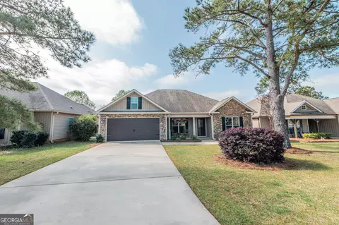 300 Loneoak Trl, Kathleen, GA 31047