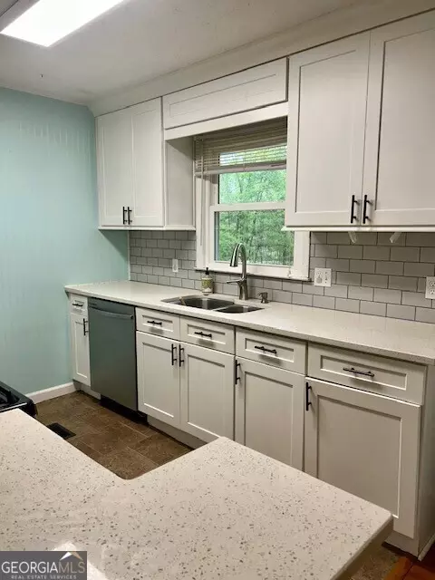 Kitchen - 139 Rob Roy Rd, Lagrange, GA 30240 photo 3 of 4