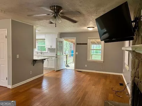Living - 139 Rob Roy Rd, Lagrange, GA 30240 photo 2 of 4