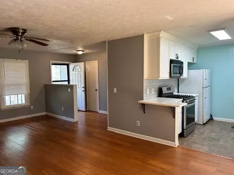 Living - 139 Rob Roy Rd, Lagrange, GA 30240 photo 3 of 4
