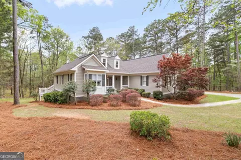 1041 Parrotts Cove Rd, Greensboro, GA 30642