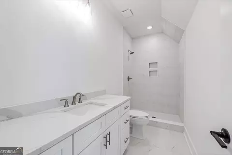 Bath - 100 Forest Pl, Forsyth, GA 31029 photo 4 of 5
