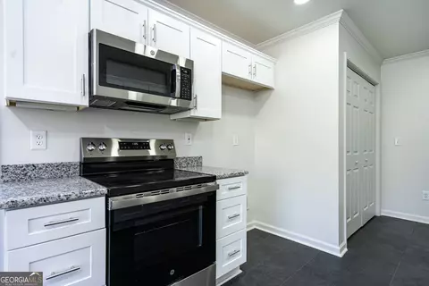 Kitchen - 1206 Pool Mill St, Lagrange, GA 30241 photo 2 of 3
