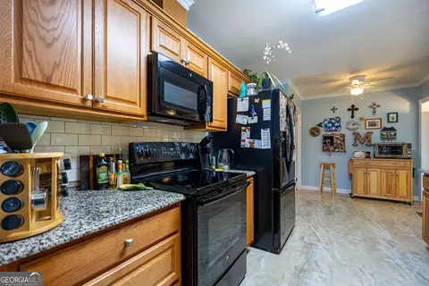 Kitchen - 218 Westwood Dr, Lagrange, GA 30240 photo 2 of 3