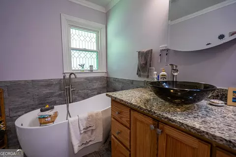 Bath - 218 Westwood Dr, Lagrange, GA 30240 photo 2 of 4