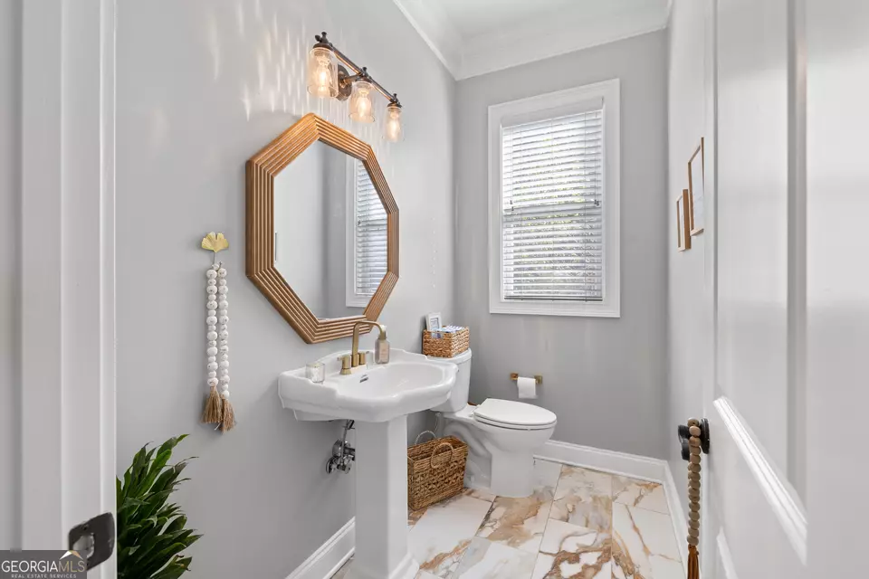 Bath - 256 Erin Shores Dr, Sparta, GA 31087 photo 1 of 8