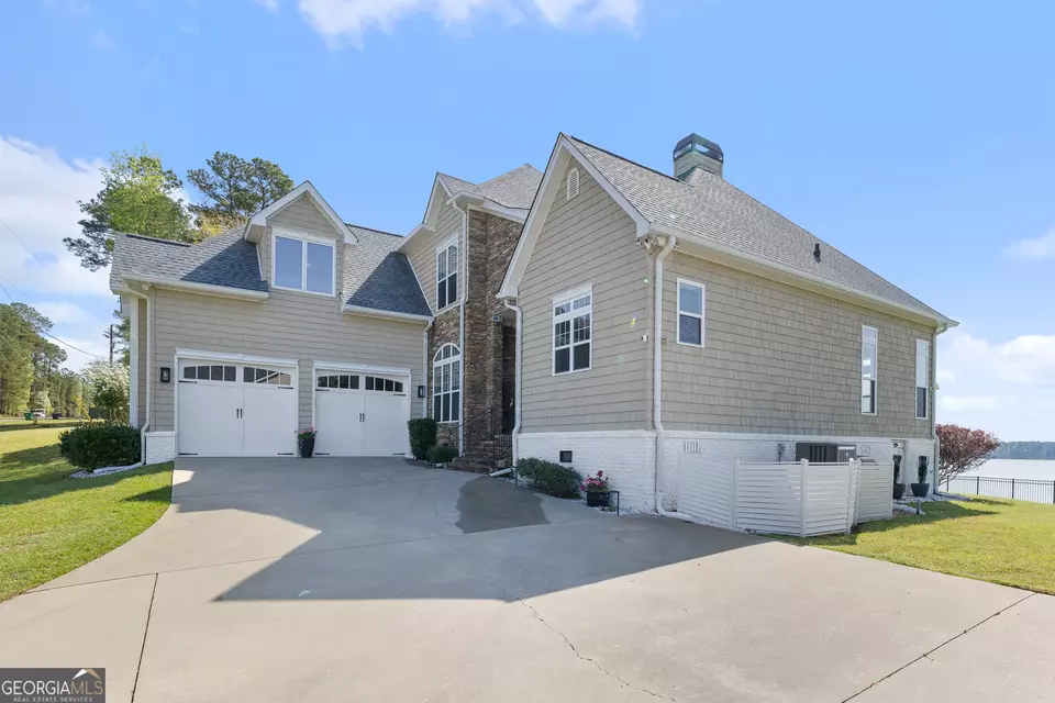 Exterior - 256 Erin Shores Dr, Sparta, GA 31087 photo 2 of 14