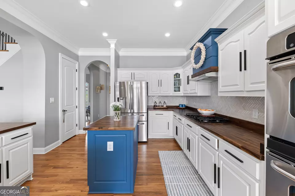 Kitchen - 256 Erin Shores Dr, Sparta, GA 31087 photo 4 of 6