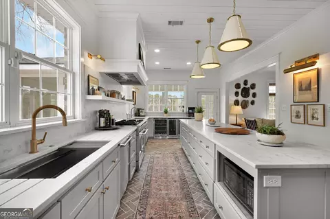 Kitchen - 748 Adabelle Rd, Register, GA 30452 photo 5 of 6