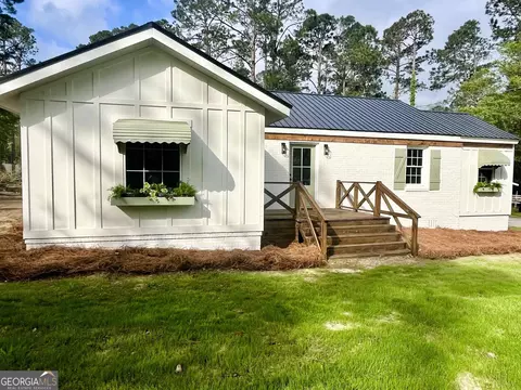 140 Mcmillan Dr, Swainsboro, GA 30401