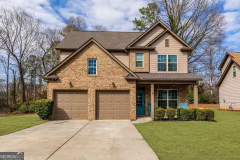 3894 Dunaire Dr, Stone Mountain, GA 30083