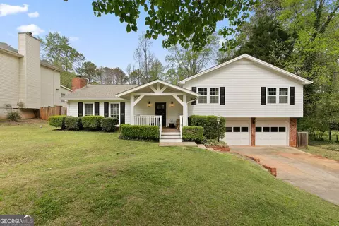 1068 Gwens Trl SW, Lilburn, GA 30047