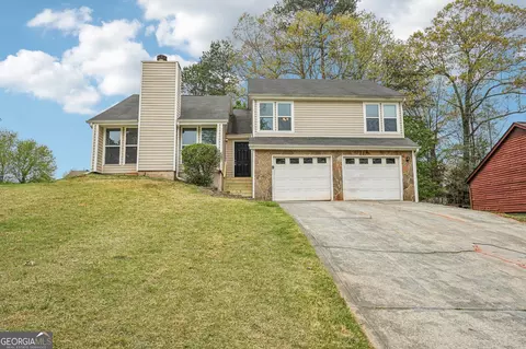 909 Chapman Cir, Stone Mountain, GA 30088