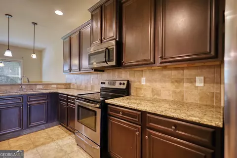Kitchen - 117 Berkeley Way, Hampton, GA 30228 photo 4 of 5