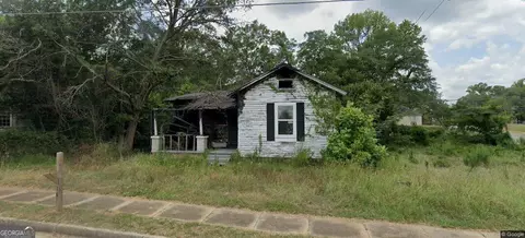 16 Poplar St, Manchester, GA 31816