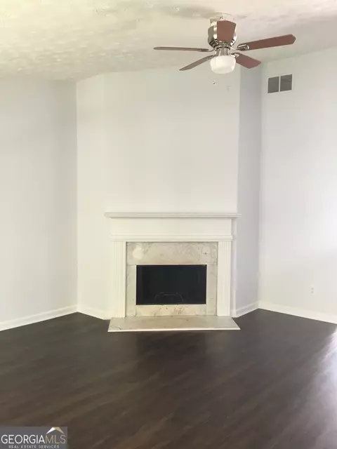 Living - 25 Dove Pt, Covington, GA 30016 photo 1 of 2