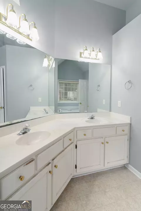 Bath - 12711 Simmons Rd, Hampton, GA 30228 photo 2 of 3