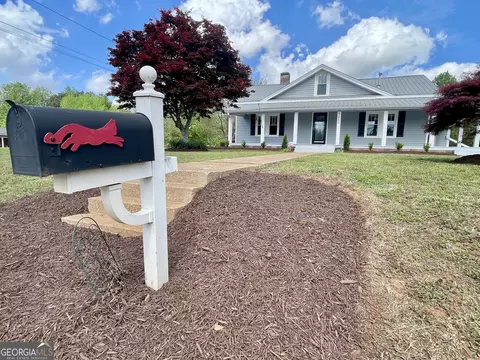 5266 Strickland Rd, Flowery Branch, GA 30542