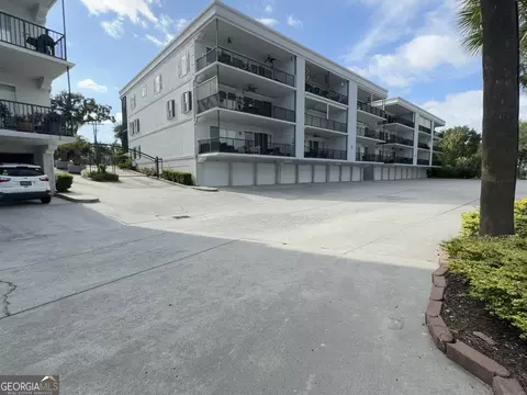 2902 River Dr #C101, Savannah, GA 31404