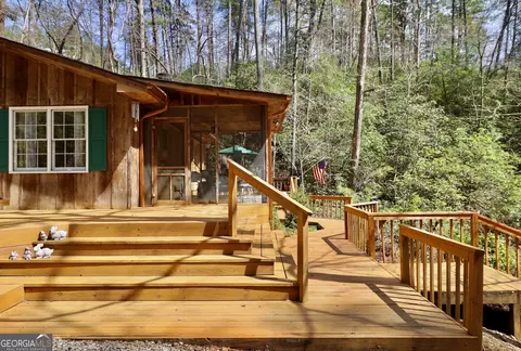 Exterior - 1102 Yonah Lake Rd, Toccoa, GA 30577 photo 4 of 8