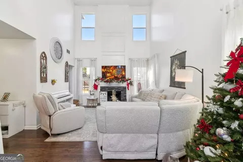 1240 Birchwood Ln, Roswell, GA 30076