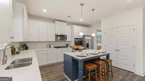 Kitchen - 1704 Goodwin Dr, Hampton, GA 30228 photo 3 of 7