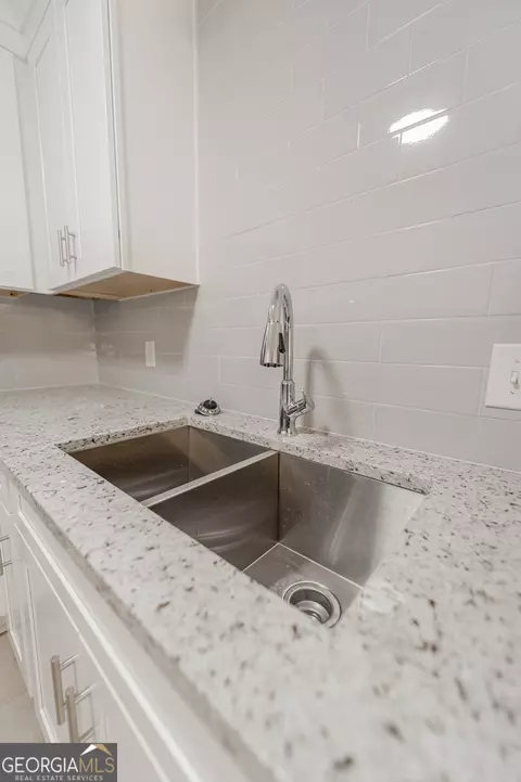 Kitchen - 306 Juniper Rd, Warner Robins, GA 31093 photo 1 of 7