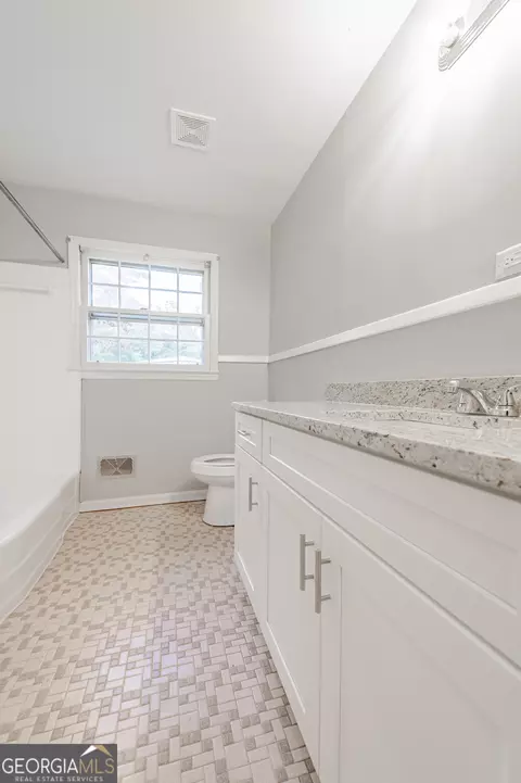 Bath - 306 Juniper Rd, Warner Robins, GA 31093 photo 1 of 2