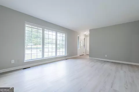 Living - 306 Juniper Rd, Warner Robins, GA 31093 photo 2 of 8