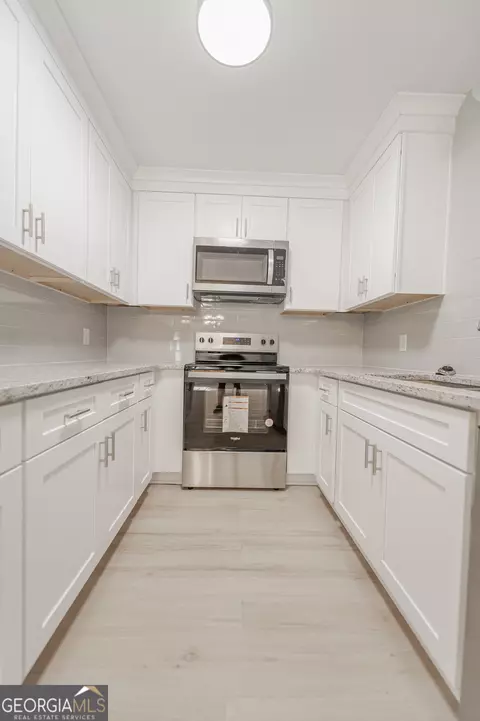 Kitchen - 306 Juniper Rd, Warner Robins, GA 31093 photo 2 of 7