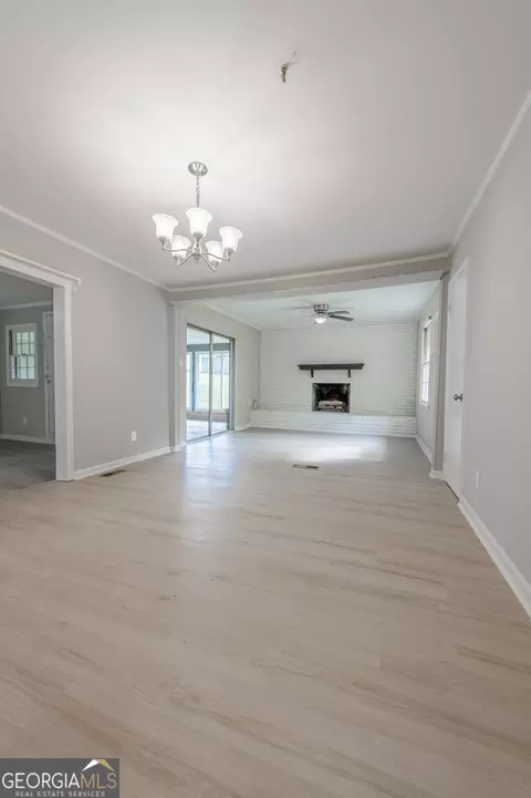 Living - 306 Juniper Rd, Warner Robins, GA 31093 photo 4 of 8