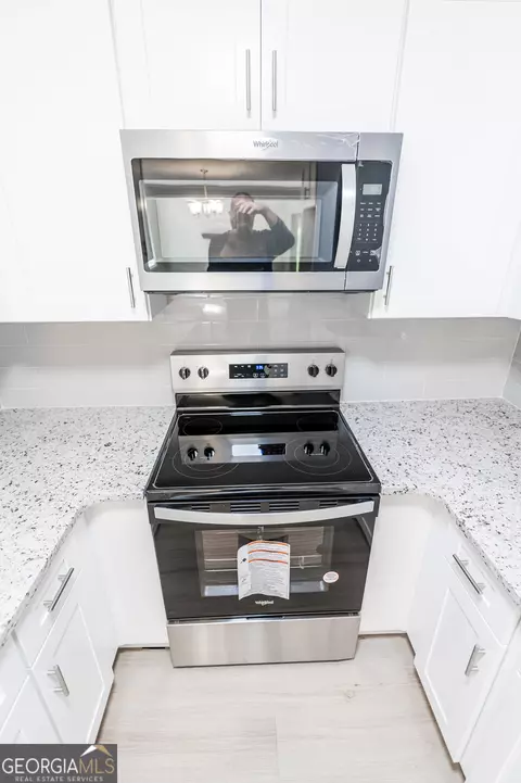 Kitchen - 306 Juniper Rd, Warner Robins, GA 31093 photo 4 of 7