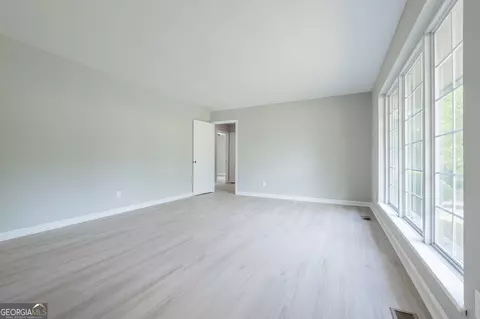 Living - 306 Juniper Rd, Warner Robins, GA 31093 photo 3 of 8