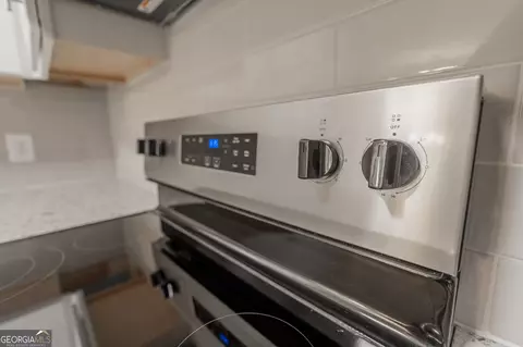 Kitchen - 306 Juniper Rd, Warner Robins, GA 31093 photo 3 of 7
