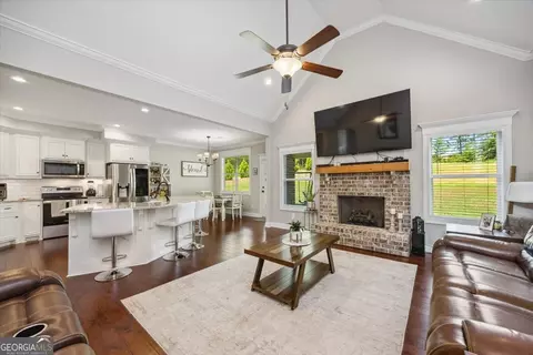 Entry Way - 41 Laurel Rdg, Forsyth, GA 31029 photo 2 of 5
