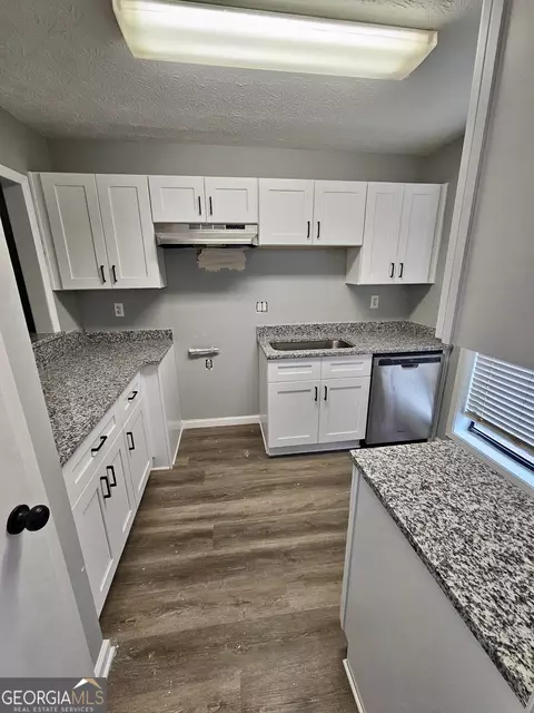 907 River Run Dr, Sandy Springs, GA 30350