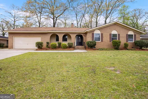 325 Meadowridge Dr, Warner Robins, GA 31093