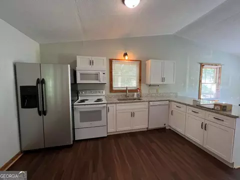 Kitchen - 726 Robertson Loop Rd, Clarkesville, GA 30523 photo 2 of 2