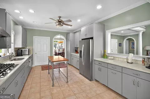 Kitchen - 804 Eagleview, Anderson, SC 29625 photo 3 of 3