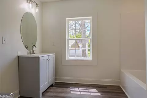 Bath - 8 Mill St, Cave Spring, GA 30124 photo 2 of 3