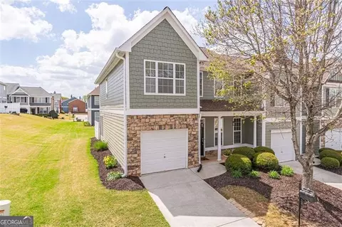 6617 Splashwater Dr, Flowery Branch, GA 30542