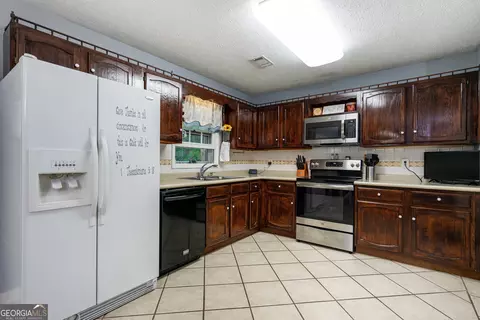 Kitchen - 114 Rockwell Dr, Lagrange, GA 30240 photo 1 of 2