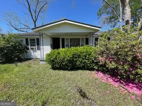 108 S Hall St, Adrian, GA 31002