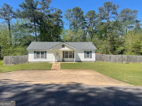 110 Pine Ridge Dr, Carrollton, GA 30117