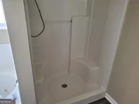 Bath - 190 Blackshears Cir, Dublin, GA 31021 photo 3 of 4