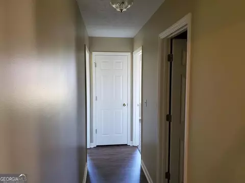 Entry Way - 190 Blackshears Cir, Dublin, GA 31021 photo 2 of 3